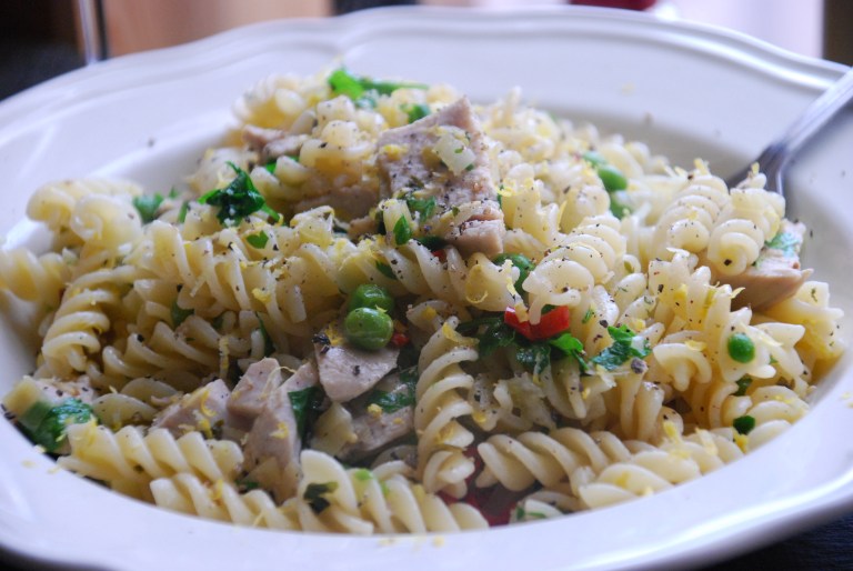 Summer Pasta with Chicken, Leeks and Garden Peas (7).JPG
